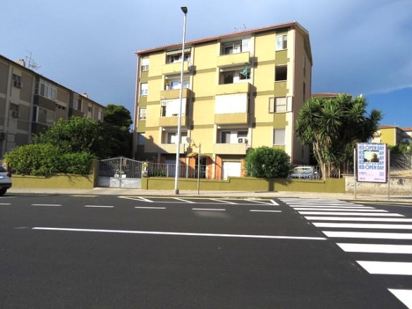 Cagliari zona  Fonsarda  ampio trivano con garage in ottimo contesto residenziale