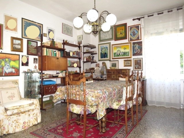 Cagliari zona  Fonsarda  ampio trivano con garage in ottimo contesto residenziale