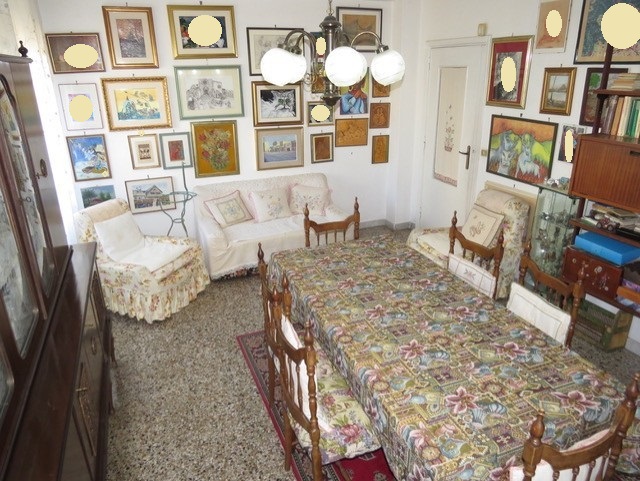 Cagliari zona  Fonsarda  ampio trivano con garage in ottimo contesto residenziale