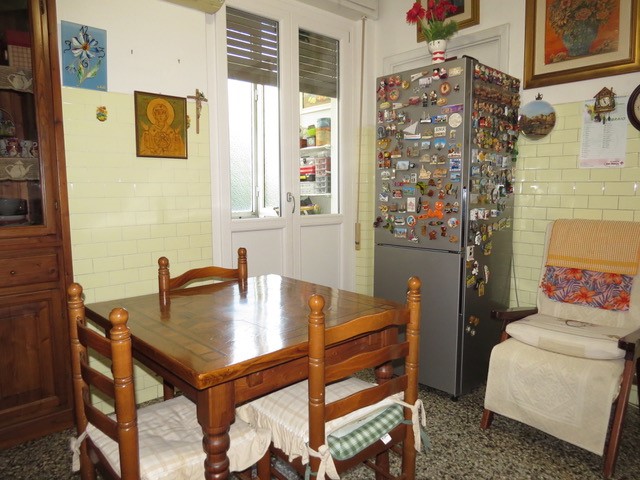 Cagliari zona  Fonsarda  ampio trivano con garage in ottimo contesto residenziale