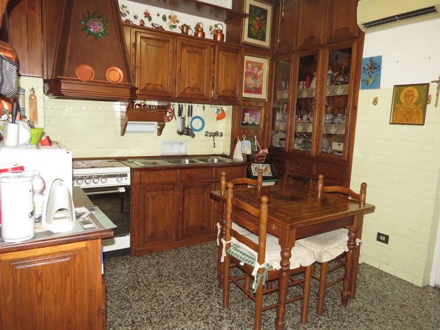 Cagliari zona  Fonsarda  ampio trivano con garage in ottimo contesto residenziale