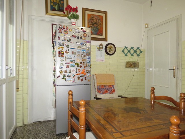 Cagliari zona  Fonsarda  ampio trivano con garage in ottimo contesto residenziale