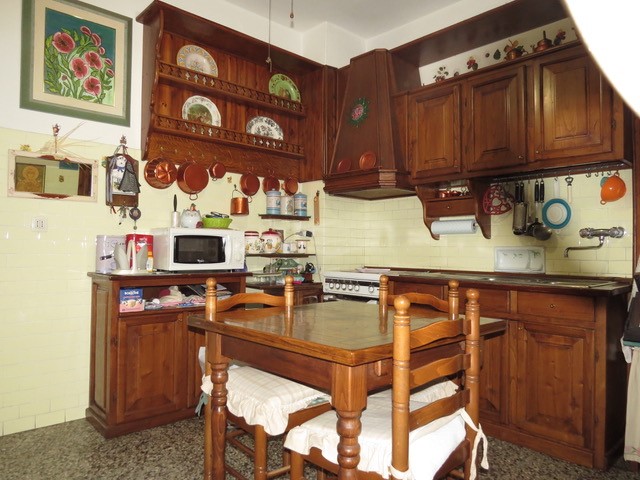 Cagliari zona  Fonsarda  ampio trivano con garage in ottimo contesto residenziale