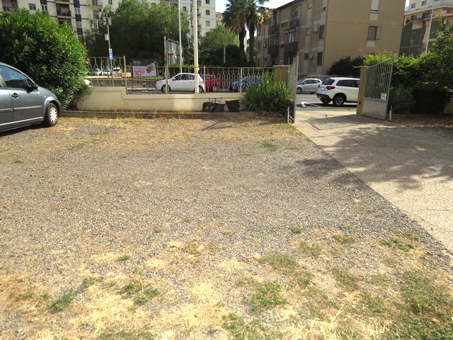 Cagliari zona  Fonsarda  ampio trivano con garage in ottimo contesto residenziale