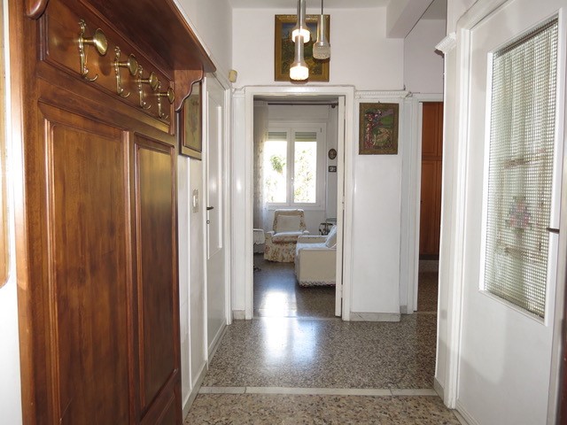 Cagliari zona  Fonsarda  ampio trivano con garage in ottimo contesto residenziale