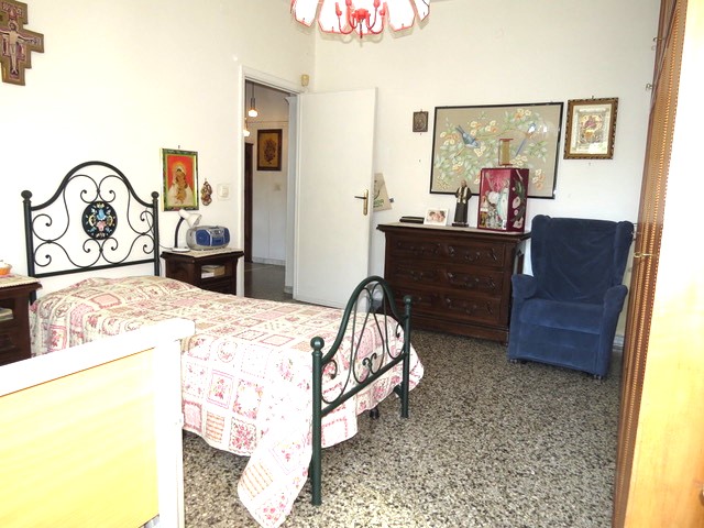 Cagliari zona  Fonsarda  ampio trivano con garage in ottimo contesto residenziale