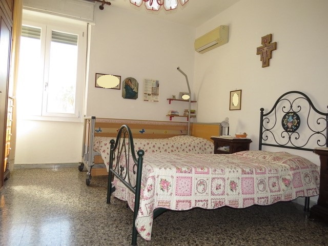 Cagliari zona  Fonsarda  ampio trivano con garage in ottimo contesto residenziale