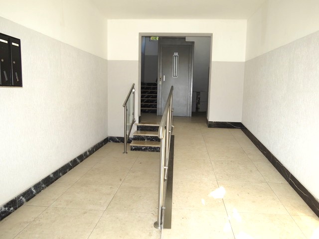 Cagliari zona  Fonsarda  ampio trivano con garage in ottimo contesto residenziale