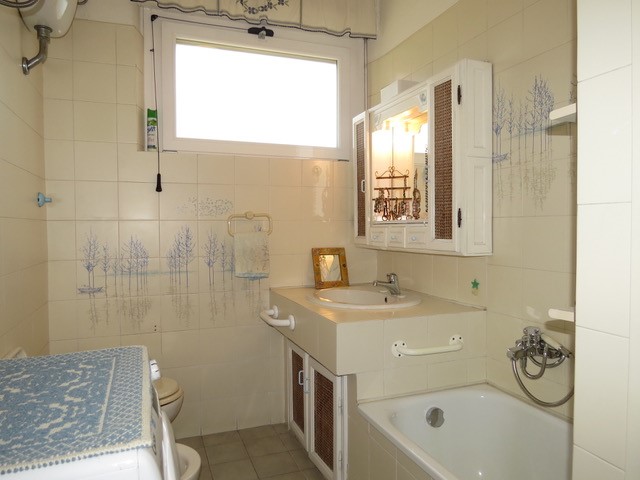 Cagliari zona  Fonsarda  ampio trivano con garage in ottimo contesto residenziale