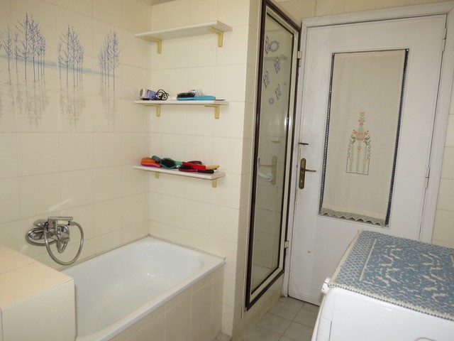 Cagliari zona  Fonsarda  ampio trivano con garage in ottimo contesto residenziale