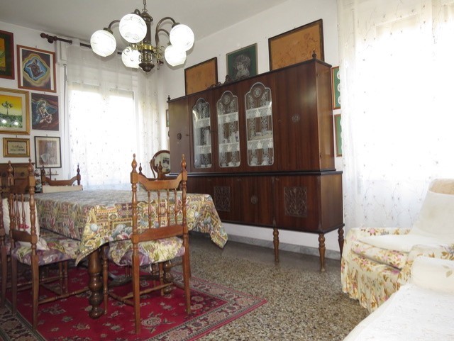 Cagliari zona  Fonsarda  ampio trivano con garage in ottimo contesto residenziale
