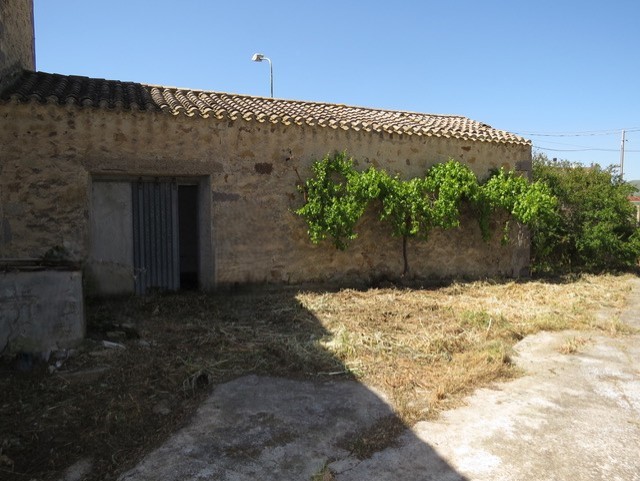 GUASILA VIA SERRENTI CASA INDIPENDENTE BILIVELLI CON CORTILE CARRABILE