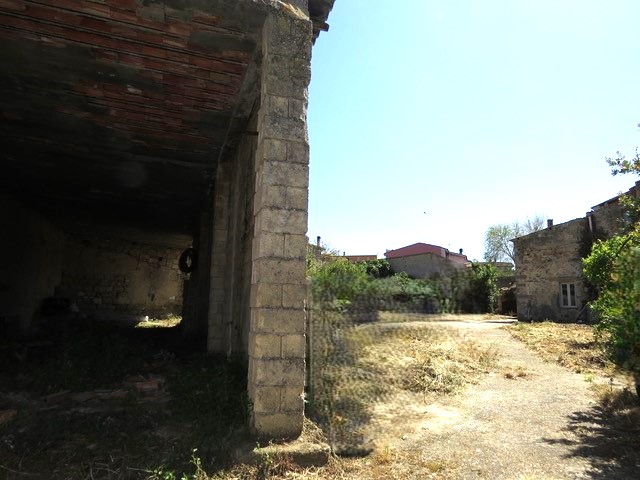 GUASILA VIA SERRENTI CASA INDIPENDENTE BILIVELLI CON CORTILE CARRABILE