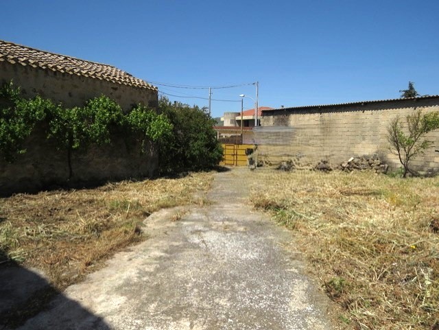 GUASILA VIA SERRENTI CASA INDIPENDENTE BILIVELLI CON CORTILE CARRABILE
