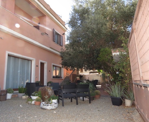 Settimo San Pietro  fabbricato con cortile carrabile per chi desidera rifinita Abitazione con comodo e funzionale  Spazio Professionale