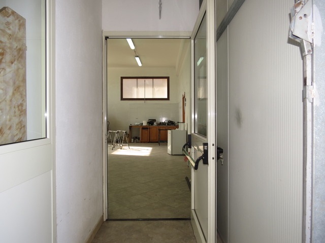 Settimo San Pietro  fabbricato con cortile carrabile per chi desidera rifinita Abitazione con comodo e funzionale  Spazio Professionale