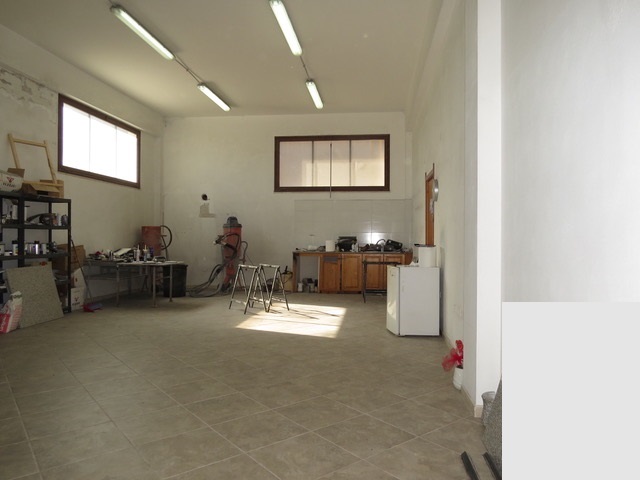Settimo San Pietro  fabbricato con cortile carrabile per chi desidera rifinita Abitazione con comodo e funzionale  Spazio Professionale