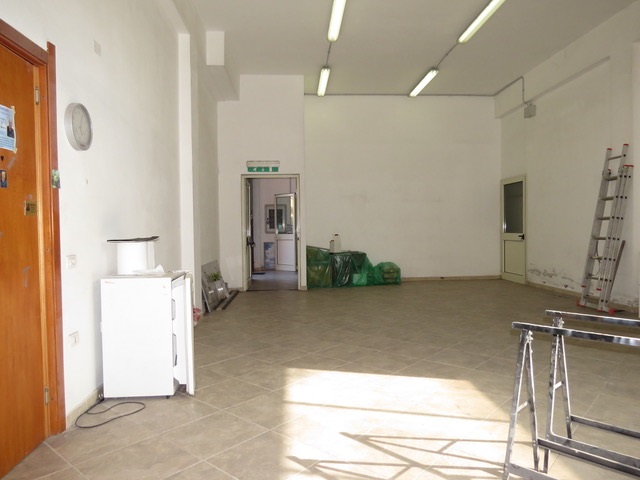 Settimo San Pietro  fabbricato con cortile carrabile per chi desidera rifinita Abitazione con comodo e funzionale  Spazio Professionale