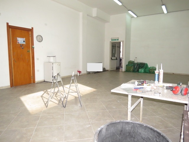 Settimo San Pietro  fabbricato con cortile carrabile per chi desidera rifinita Abitazione con comodo e funzionale  Spazio Professionale