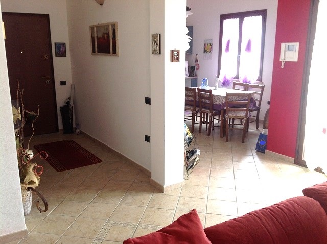 Settimo San Pietro  fabbricato con cortile carrabile per chi desidera rifinita Abitazione con comodo e funzionale  Spazio Professionale