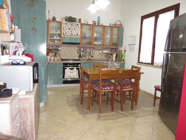 Settimo San Pietro  fabbricato con cortile carrabile per chi desidera rifinita Abitazione con comodo e funzionale  Spazio Professionale