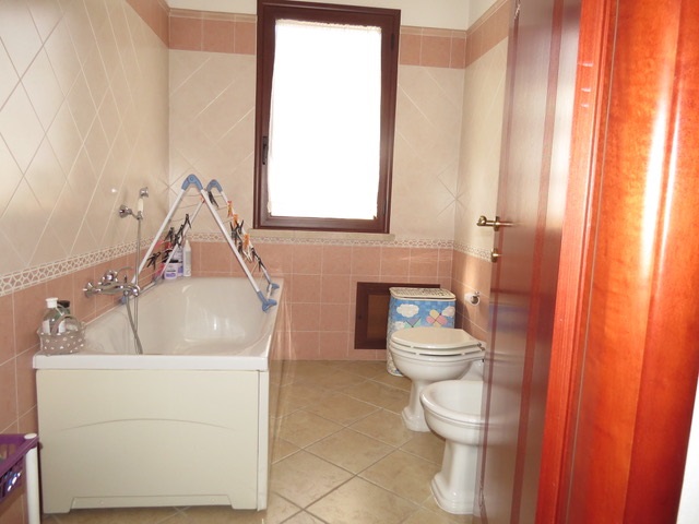 Settimo San Pietro  fabbricato con cortile carrabile per chi desidera rifinita Abitazione con comodo e funzionale  Spazio Professionale