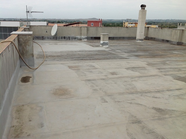 Settimo San Pietro  fabbricato con cortile carrabile per chi desidera rifinita Abitazione con comodo e funzionale  Spazio Professionale