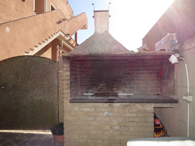 Settimo San Pietro  fabbricato con cortile carrabile per chi desidera rifinita Abitazione con comodo e funzionale  Spazio Professionale