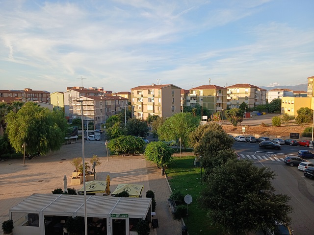   Cagliari zona Fonsarda  Ampio trivano con garage