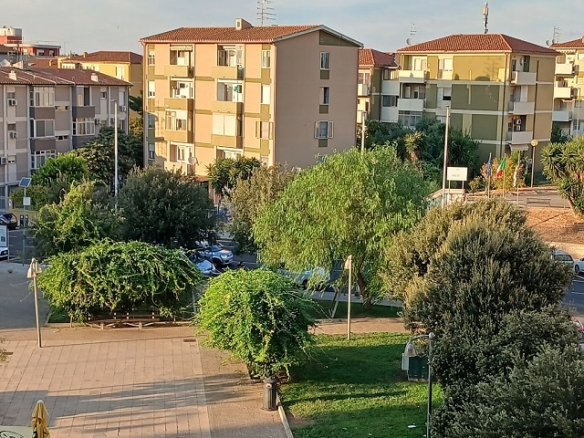   Cagliari zona Fonsarda  Ampio trivano con garage