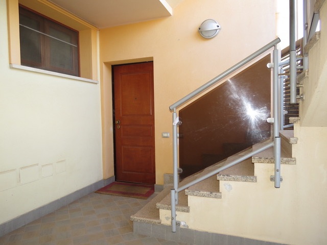 Settimo San Pietro grazioso trivano con cortile e postauto