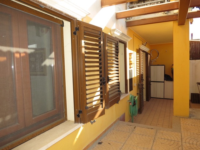 Settimo San Pietro grazioso trivano con cortile e postauto