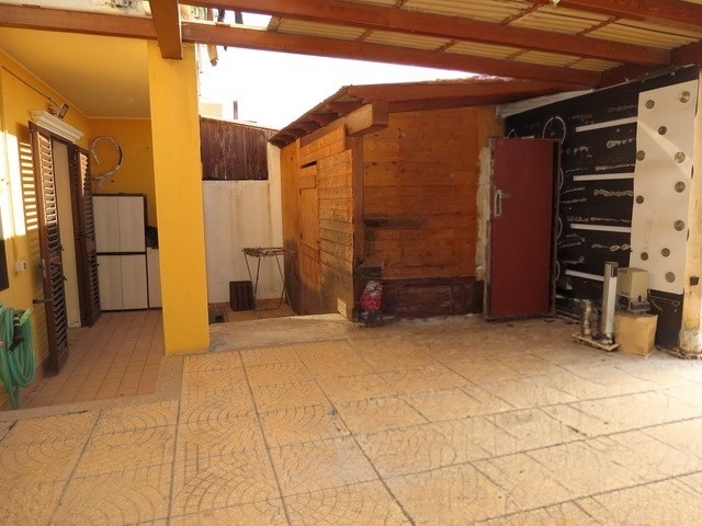 Settimo San Pietro grazioso trivano con cortile e postauto