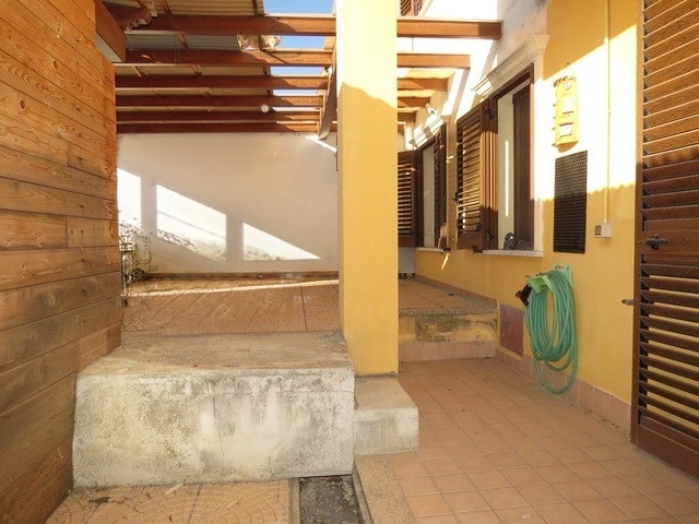 Settimo San Pietro grazioso trivano con cortile e postauto