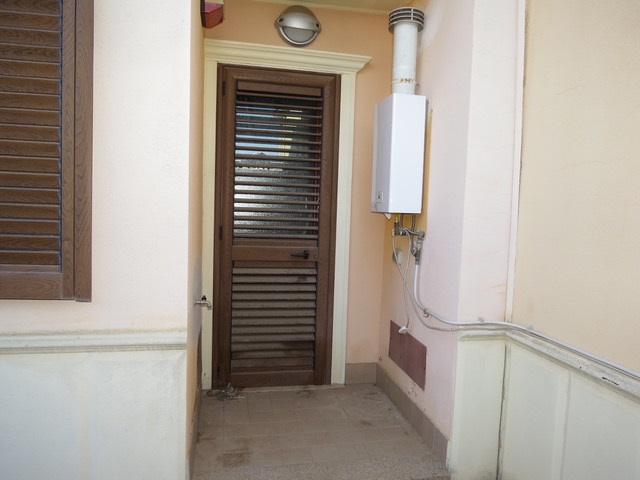 Settimo San Pietro grazioso trivano con cortile e postauto