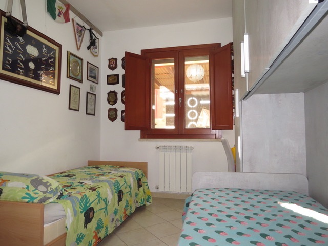 Settimo San Pietro grazioso trivano con cortile e postauto